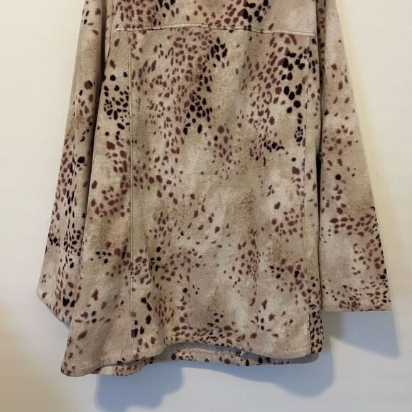 Susan Graver Weekend Size 1X Animal Print Fleece Pocket Front Sweater cowl neck - Picture 10 of 10